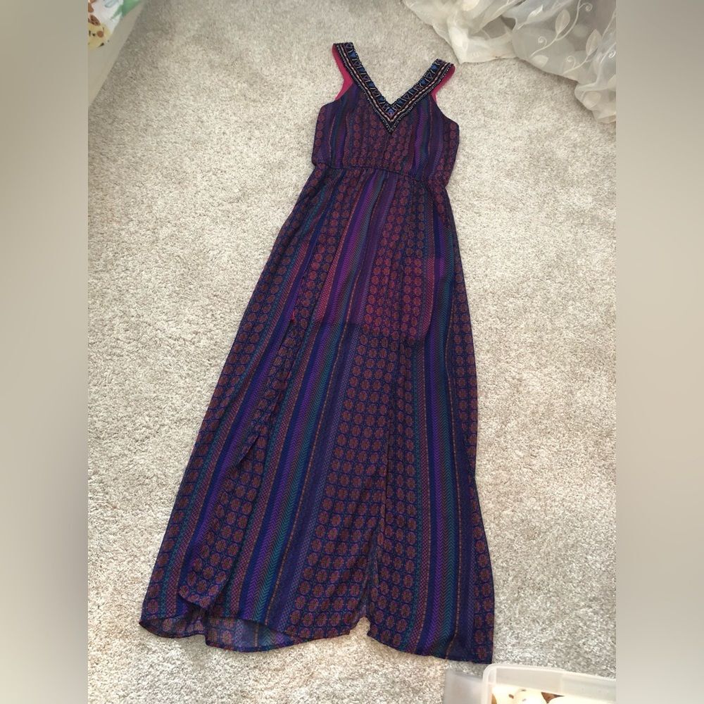 Francesca’s embroidered v neck design maxi dress, size medium